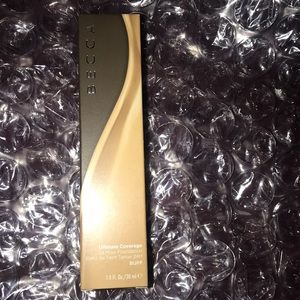 Becca Ultimate coverage foundation
